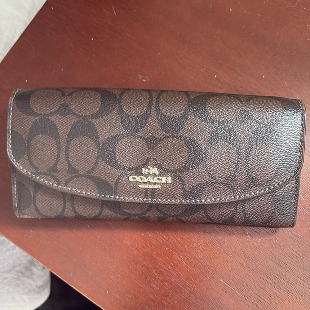 EUC snap Coach wallet with removable pink zipper pouch - Picture 1 of 7